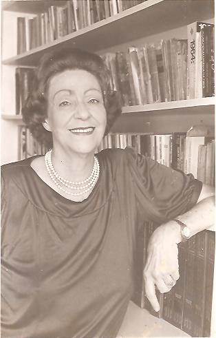 Carmen da Silva em sua biblioteca - Foto de Fernando Seixas