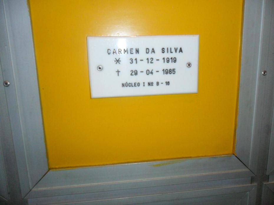 Urna funerária que contém os restos mortais de Carmen da Silva, Igreja de Nossa Senhora de Copacabana, Núcleo 1-8-16 – Rua Hilário de Gouveia, 36. Urna funerária que contém os restos mortais de Carmen da Silva, Igreja de Nossa Senhora de Copacabana, Núcleo 1-8-16 – Rua Hilário de Gouveia, 36.