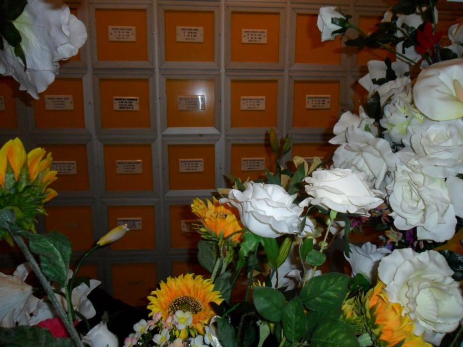 Homenagens no local para onde foram transferidos em 05/05/1989 os restos mortais de Carmen da Silva, por sua sobrinha Alice Barreto del Fresno e Maria José de Lima. Homenagens no local para onde foram transferidos em 05/05/1989 os restos mortais de Carmen da Silva, por sua sobrinha Alice Barreto del Fresno e Maria José de Lima.