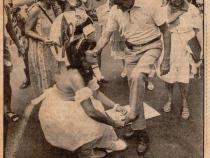 1983 - O Globo. Homem  Cinderela em passeata de feministas.